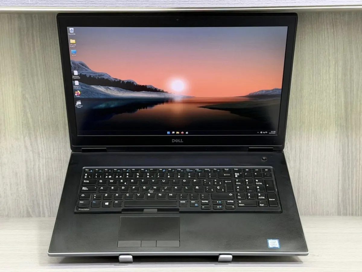 Dell Precision 7730 – i7 8th Gen, 32GB RAM, 256+500GB SSD, Quadro P3200 6GB, 17.3″ FHD